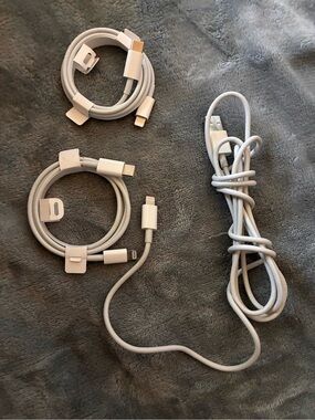3 bundle APPLE IPHONE earlier gen chargers - USB-C ports and charging cube
